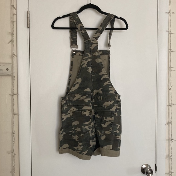 Camo short overalls size 8 - Picture 2 of 2